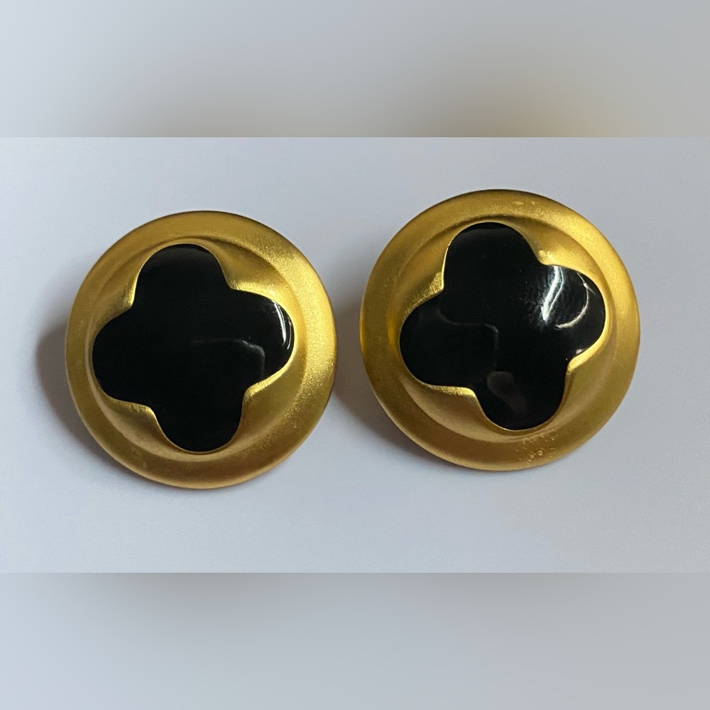 Vintage ANNE KLEIN Earrings Matte Gold Tone Black Enamel pierced Unsigned